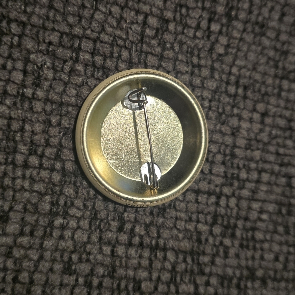 Hard Rock Cafe | Vintage Button - Picture 2 of 2